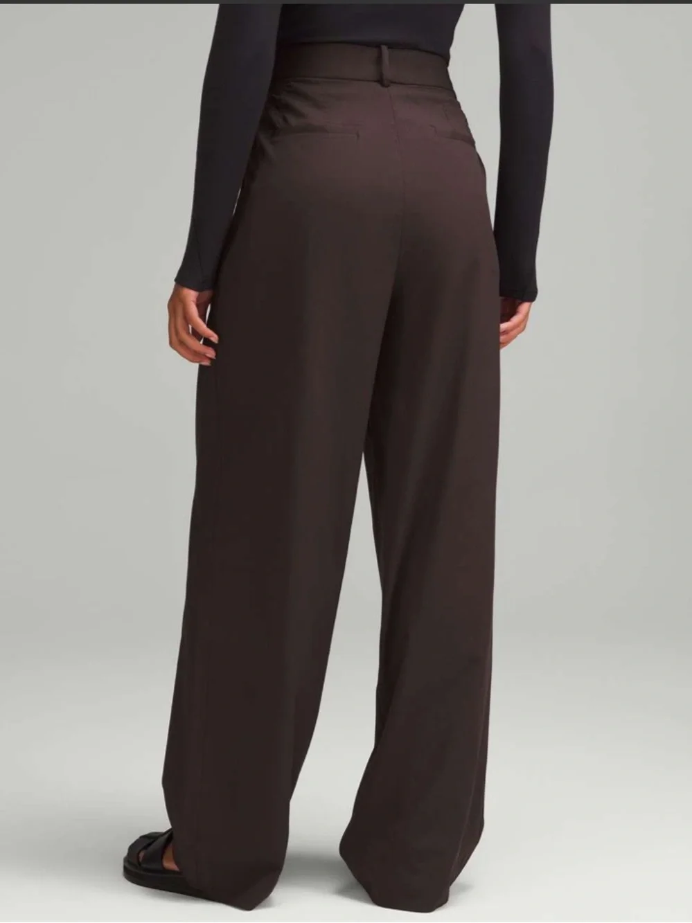 EUC Lululemon Pleat-Front High-Rise Trouser *Short. Color Espresso. Size 6